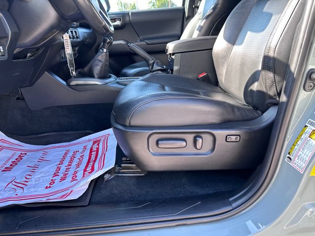 Used 2023 Toyota Tacoma TRD Off-Road w/ TRD Premium Off Road Package AWD/4WD image 11