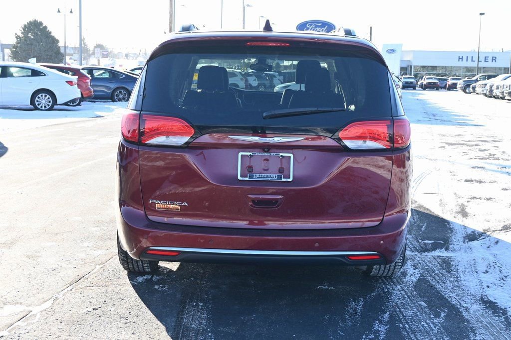 Used 2017 Chrysler Pacifica Touring-L Plus image 4