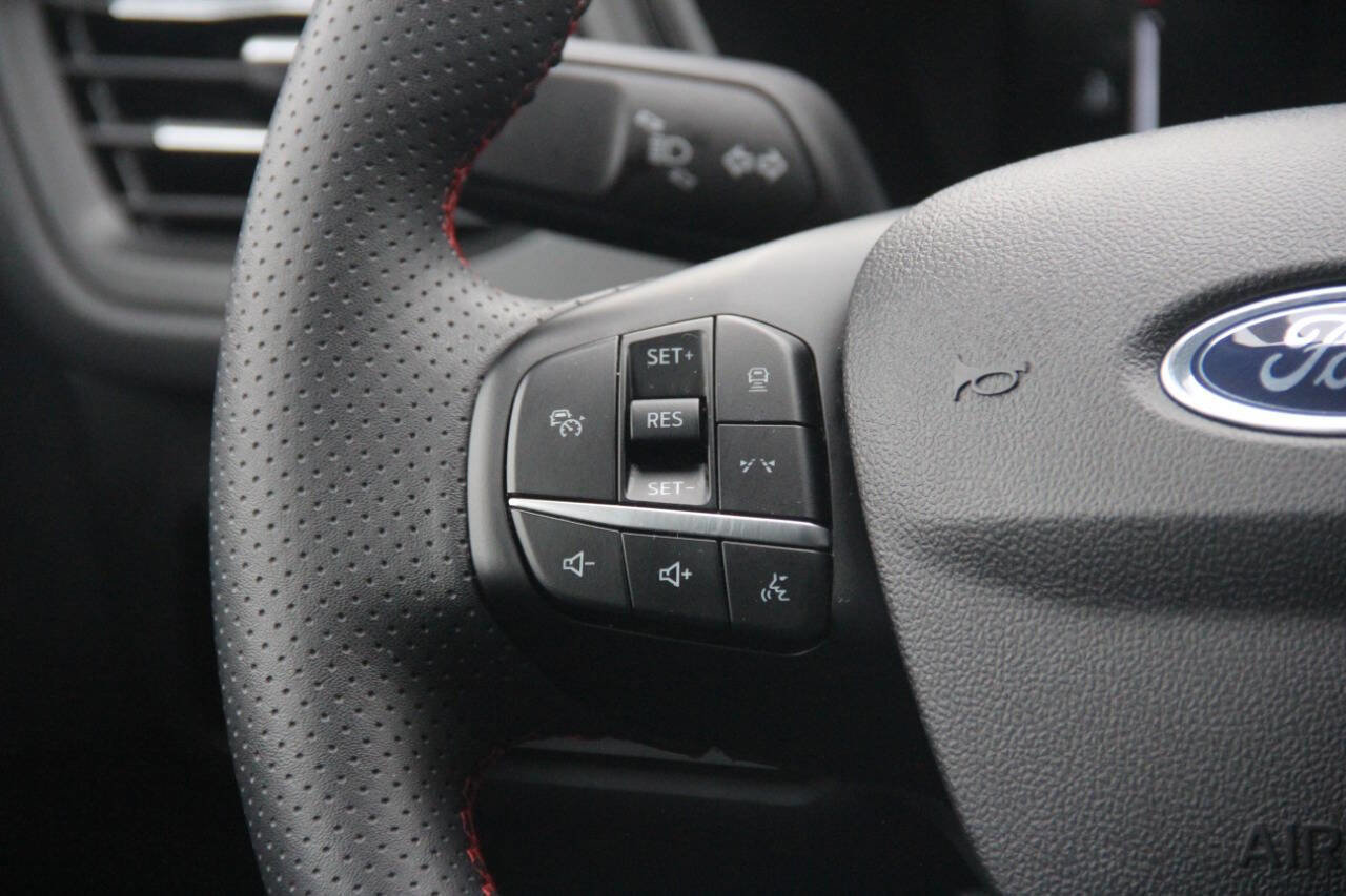 Certified 2024 Ford Escape ST-Line w/ Tech Pack #1 image 17