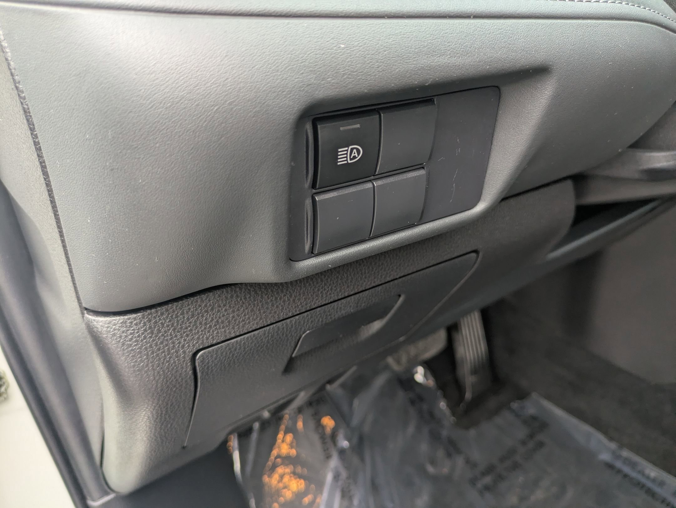 Used 2021 Toyota Highlander L image 15