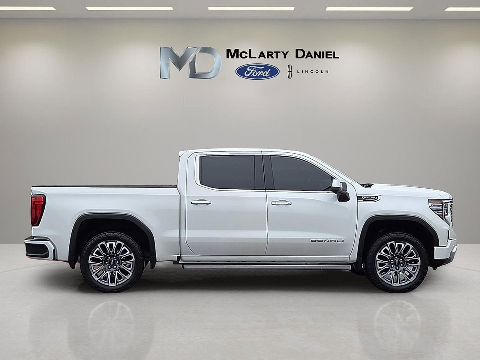 Used 2023 GMC Sierra 1500 Denali w/ Denali Reserve Package AWD/4WD image 6