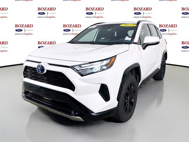Used 2023 Toyota RAV4 SE image 4