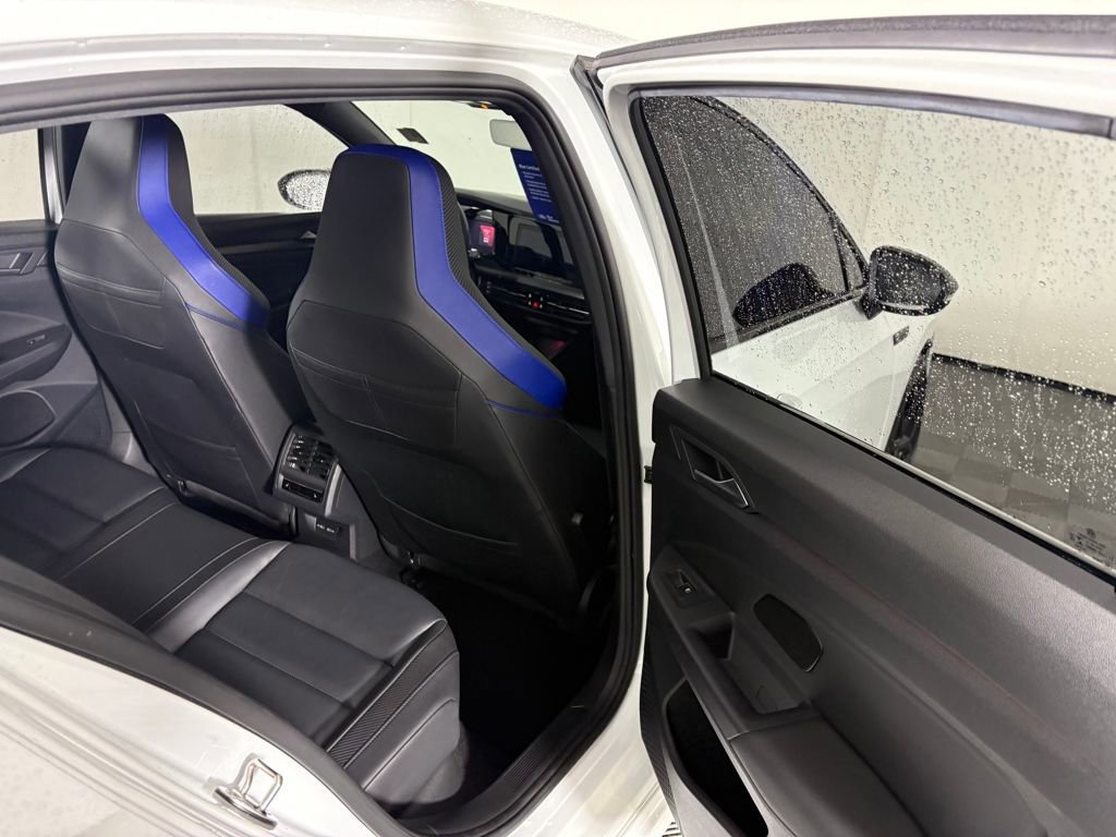 Used 2022 Volkswagen Golf R image 31