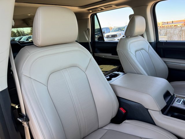 Certified 2022 Ford Expedition Max Limited image 22