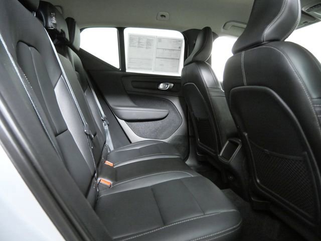 Used 2021 Volvo XC40 T4 Momentum FWD image 12