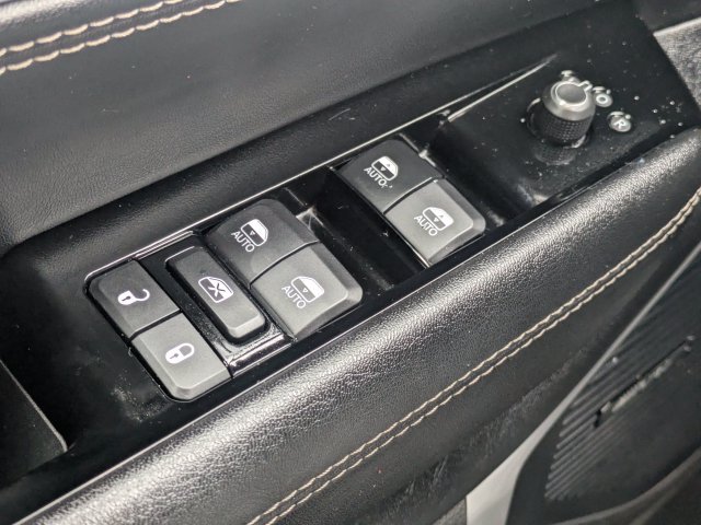 Used 2024 Jeep Wagoneer L Series II AWD/4WD image 24