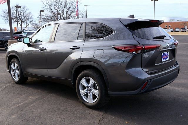 Used 2024 Toyota Highlander LE image 14