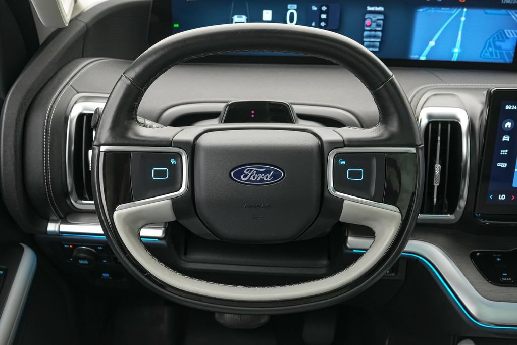 Certified 2025 Ford Expedition Platinum AWD/4WD image 14