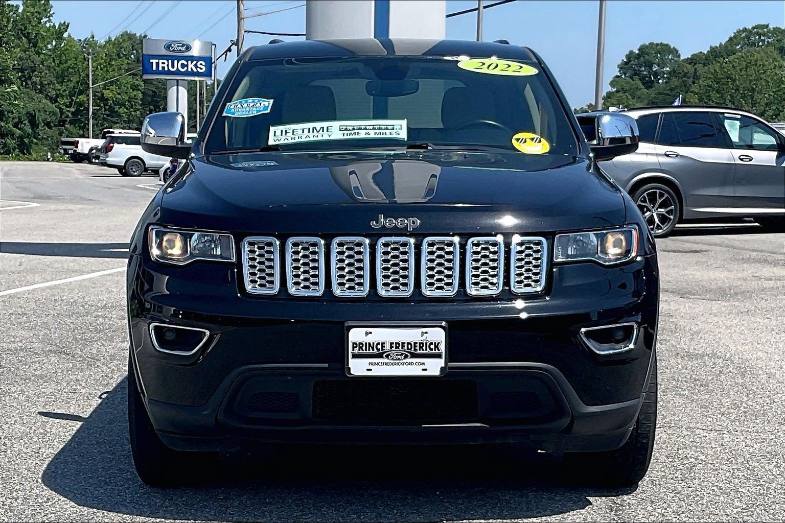 Used 2022 Jeep Grand Cherokee Laredo E AWD/4WD image 2