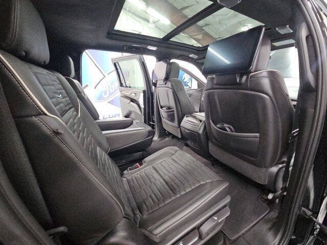 Used 2023 Cadillac Escalade ESV Premium Luxury Platinum AWD/4WD image 30