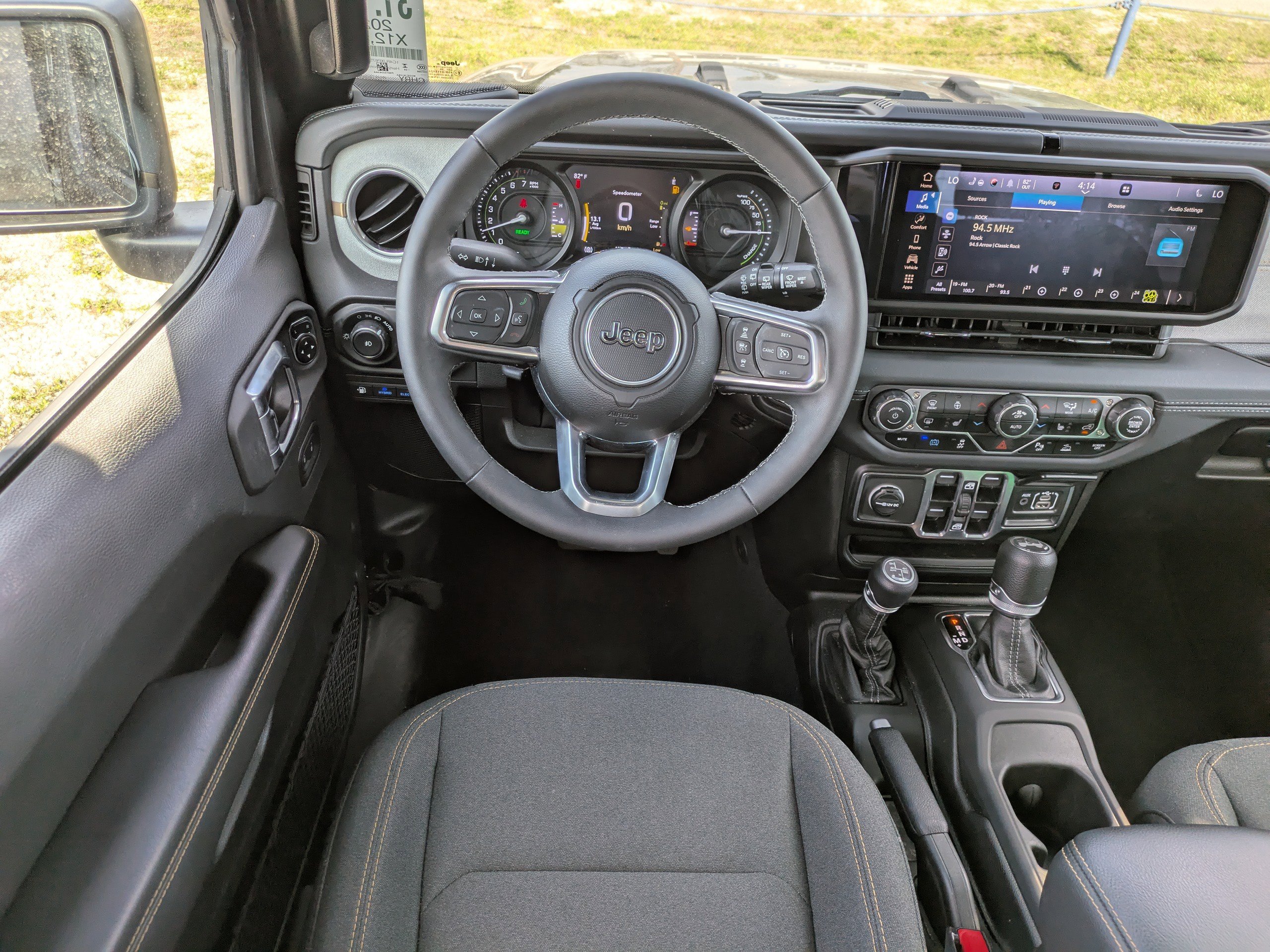 Used 2025 Jeep Wrangler Unlimited Sahara w/ Safety Group AWD/4WD image 15