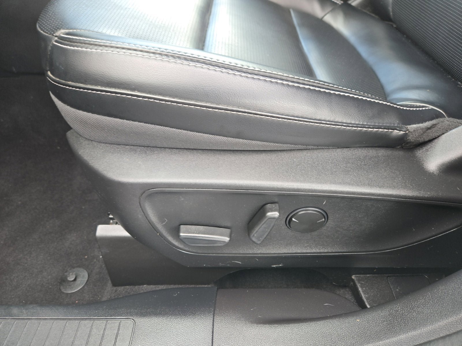 Certified 2023 Ford Escape Platinum AWD/4WD image 12