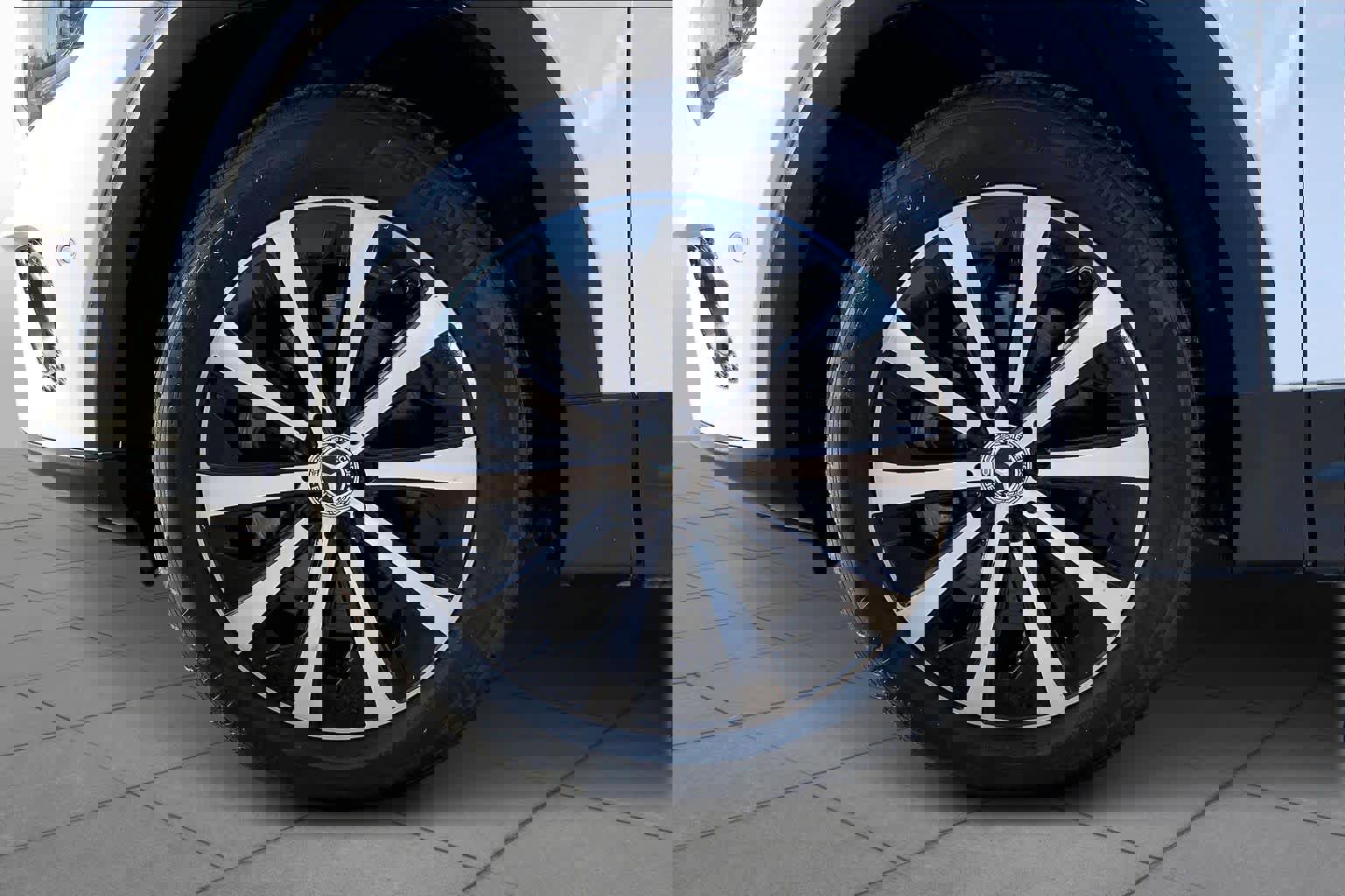 Used 2021 Mercedes-Benz GLB 250 w/ Premium Package image 13