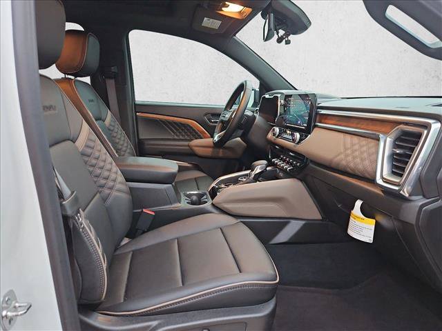 Used 2025 GMC Canyon Denali AWD/4WD image 17