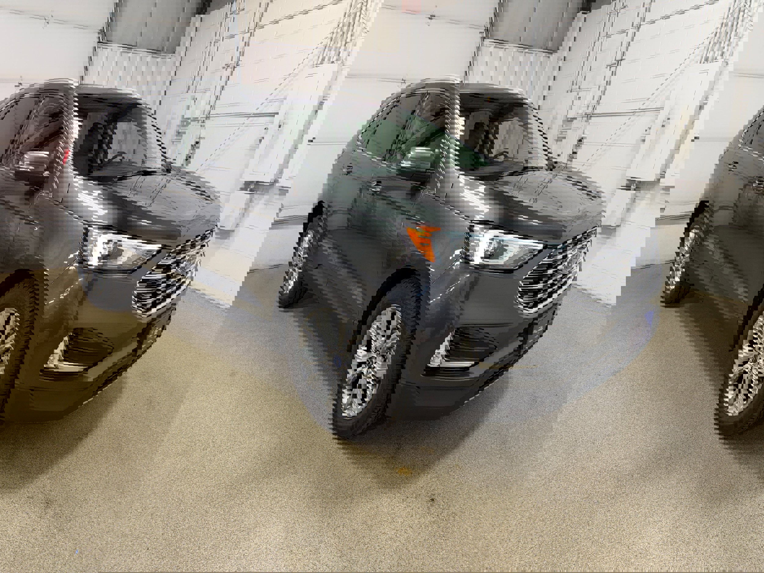 Certified 2019 Ford Edge Titanium w/ Cold Weather Package AWD/4WD image 4