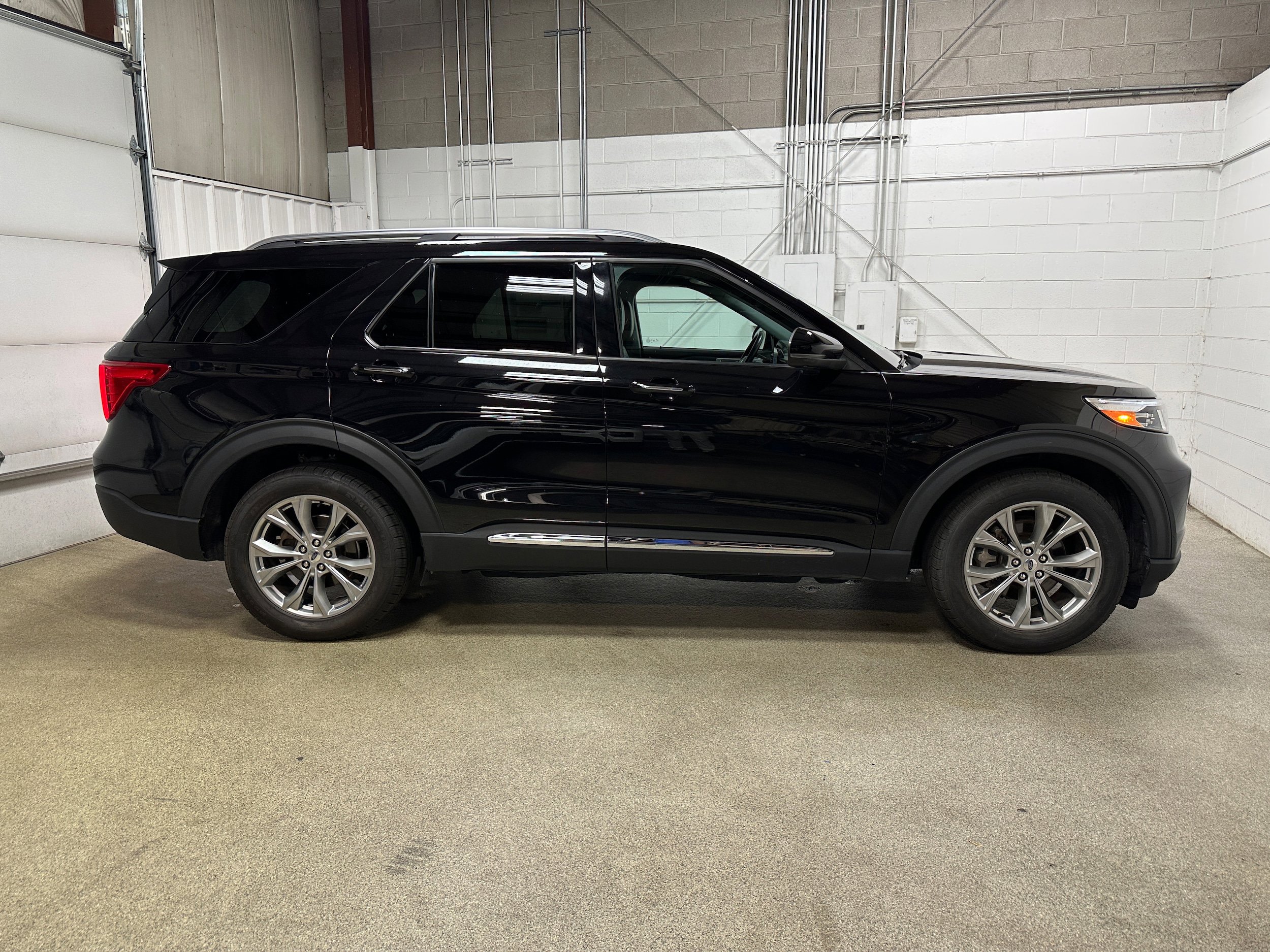 Certified 2023 Ford Explorer Limited w/ Equipment Group 301A AWD/4WD image 6