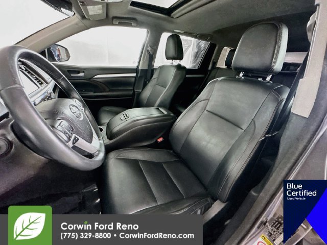 Used 2017 Toyota Highlander XLE AWD/4WD image 25