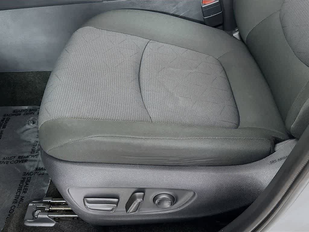 Used 2025 Toyota RAV4 XLE AWD/4WD image 30