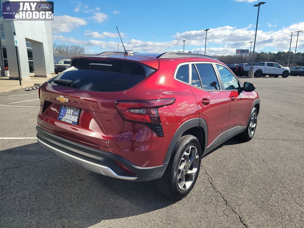 Used 2025 Chevrolet Trax LT w/ LT Convenience Package image 3