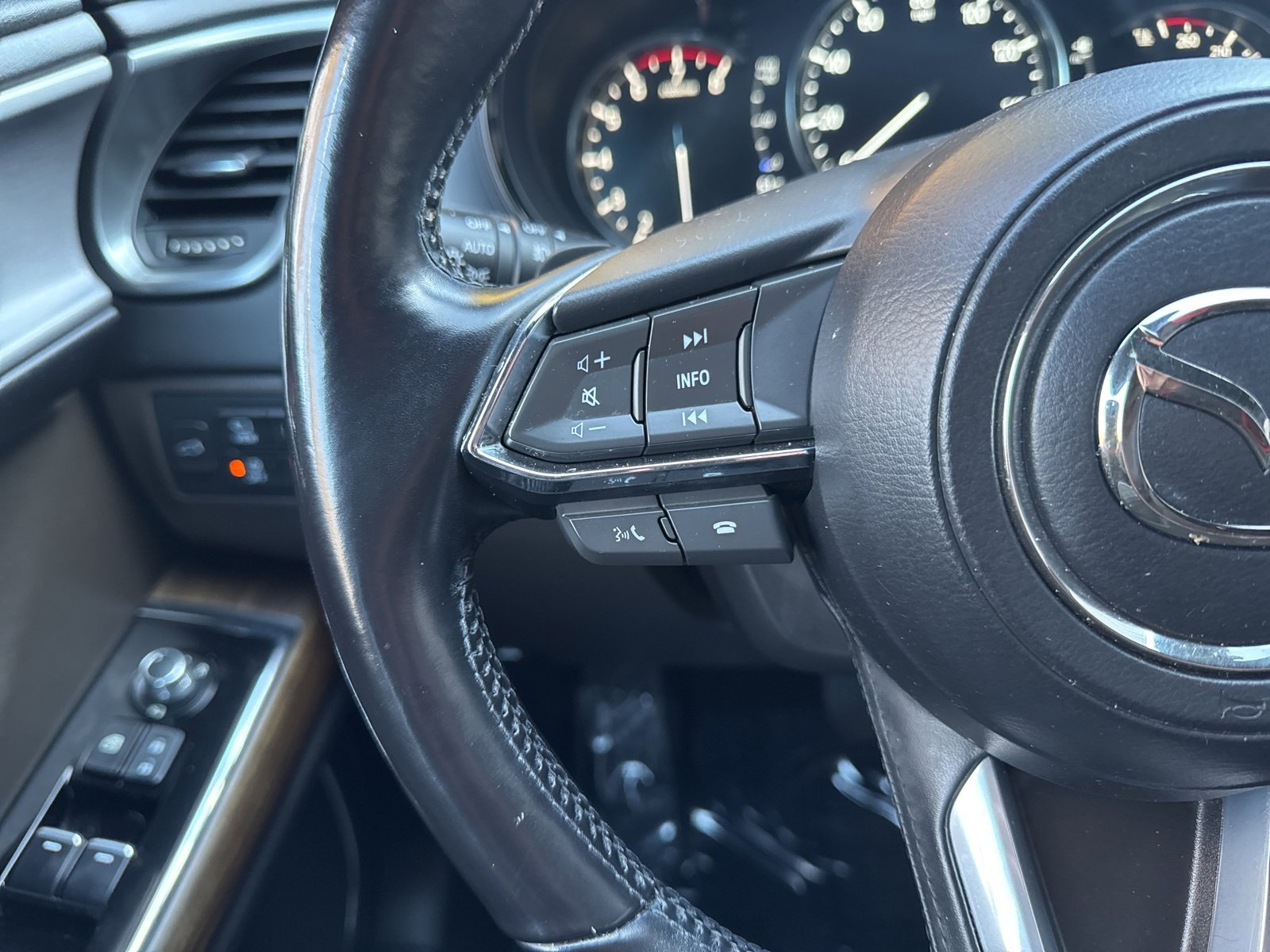 Used 2021 MAZDA CX-9 Signature image 18