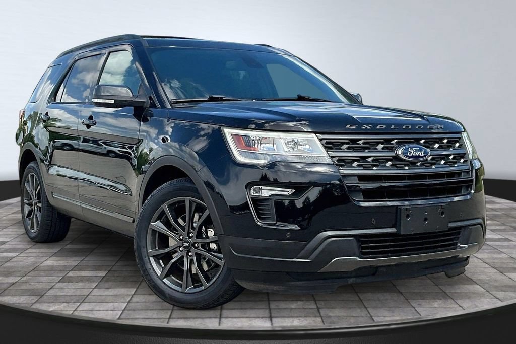 Certified 2018 Ford Explorer XLT w/ Equipment Group 202A FWD image 3