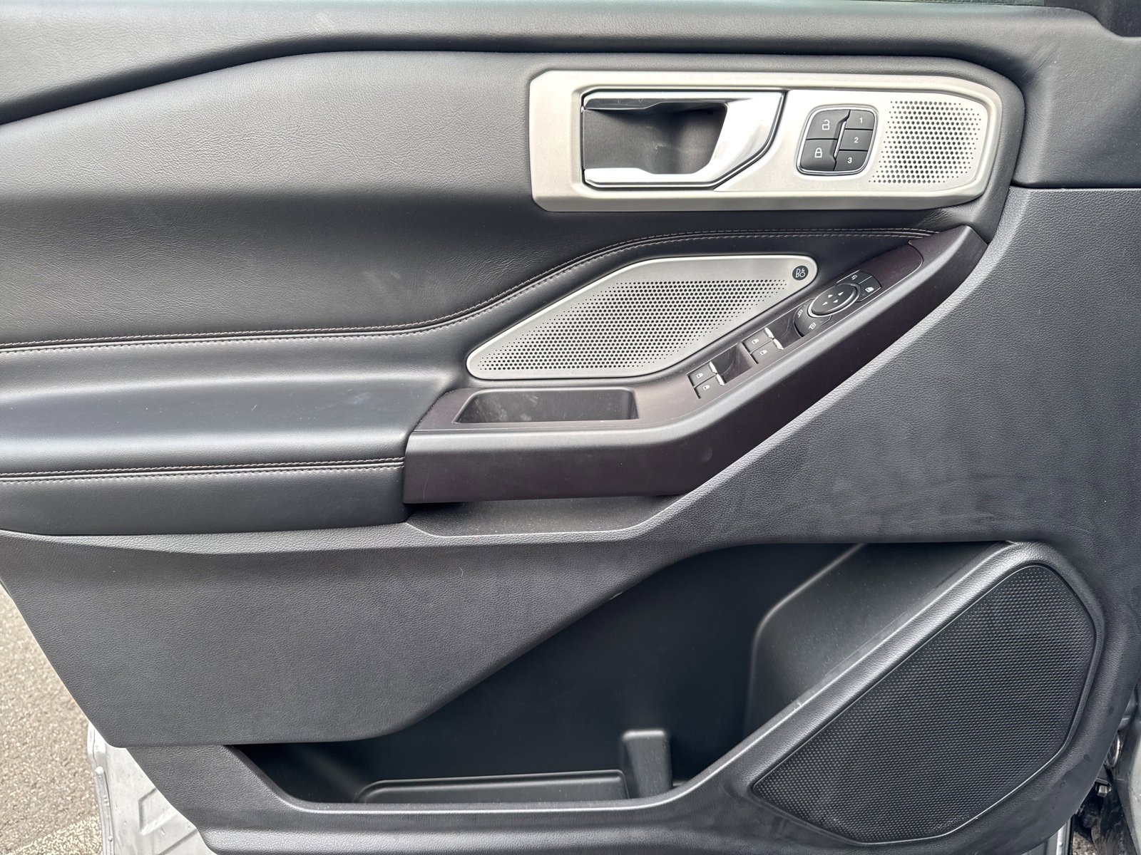 Certified 2020 Ford Explorer Platinum w/ Premium Technology Package image 26