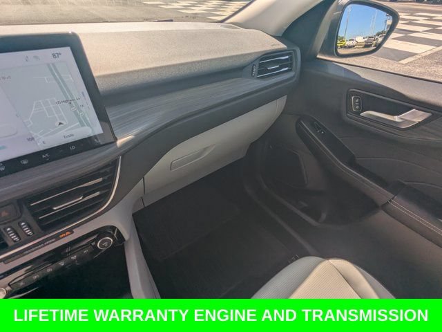 Certified 2024 Ford Escape Platinum AWD/4WD image 18