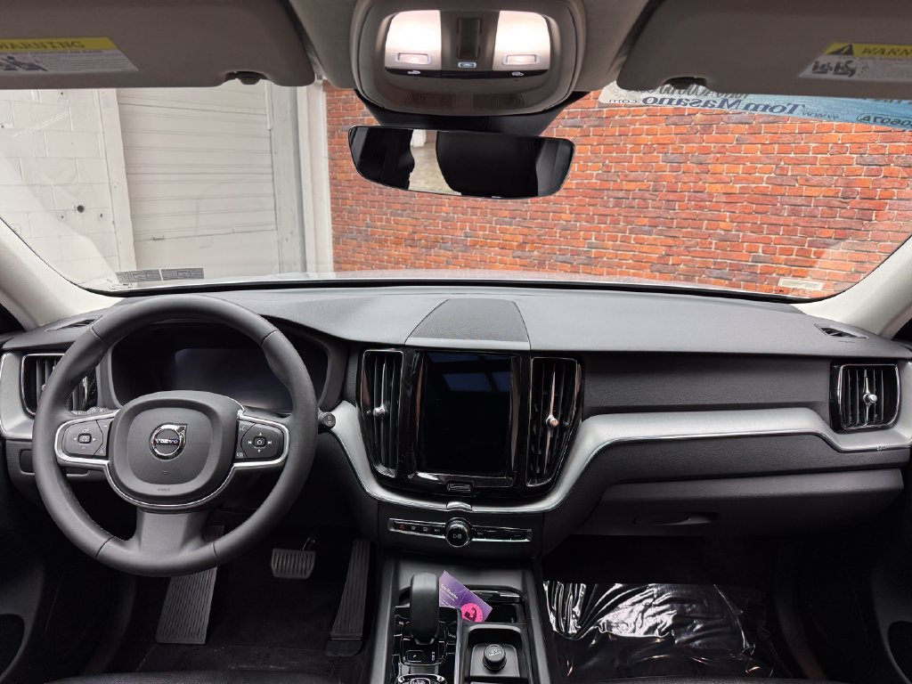 Used 2023 Volvo XC60 B5 Core w/ Climate Package AWD/4WD image 13