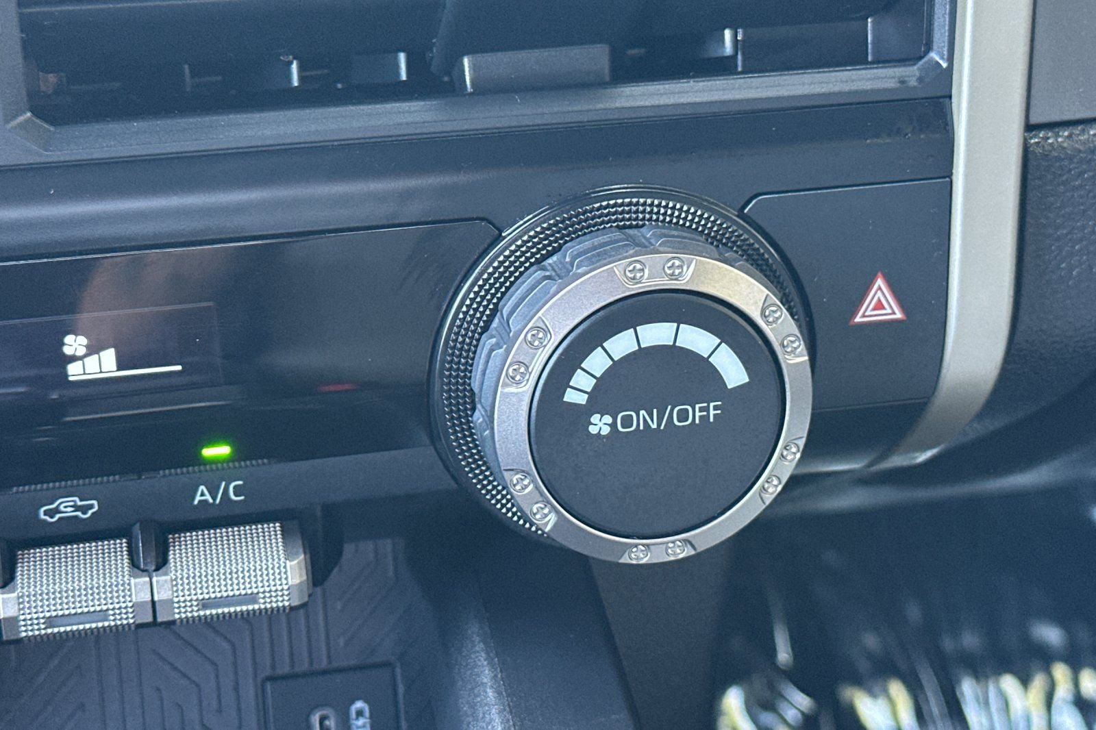 Used 2025 Toyota Tacoma SR5 AWD/4WD image 29