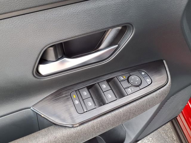 Used 2025 Nissan Kicks SV w/ Charging Package FWD image 16