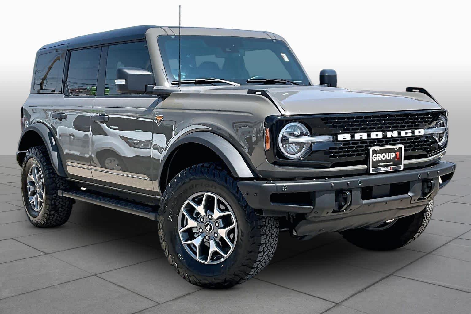 Certified 2025 Ford Bronco Badlands AWD/4WD image 3