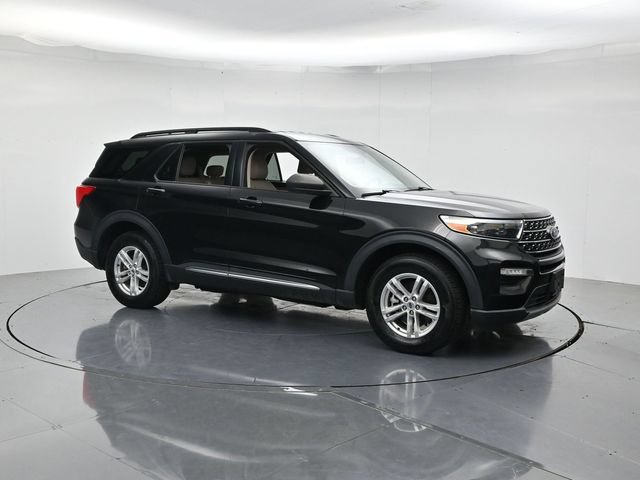 Certified 2023 Ford Explorer XLT w/ Equipment Group 202A AWD/4WD image 3