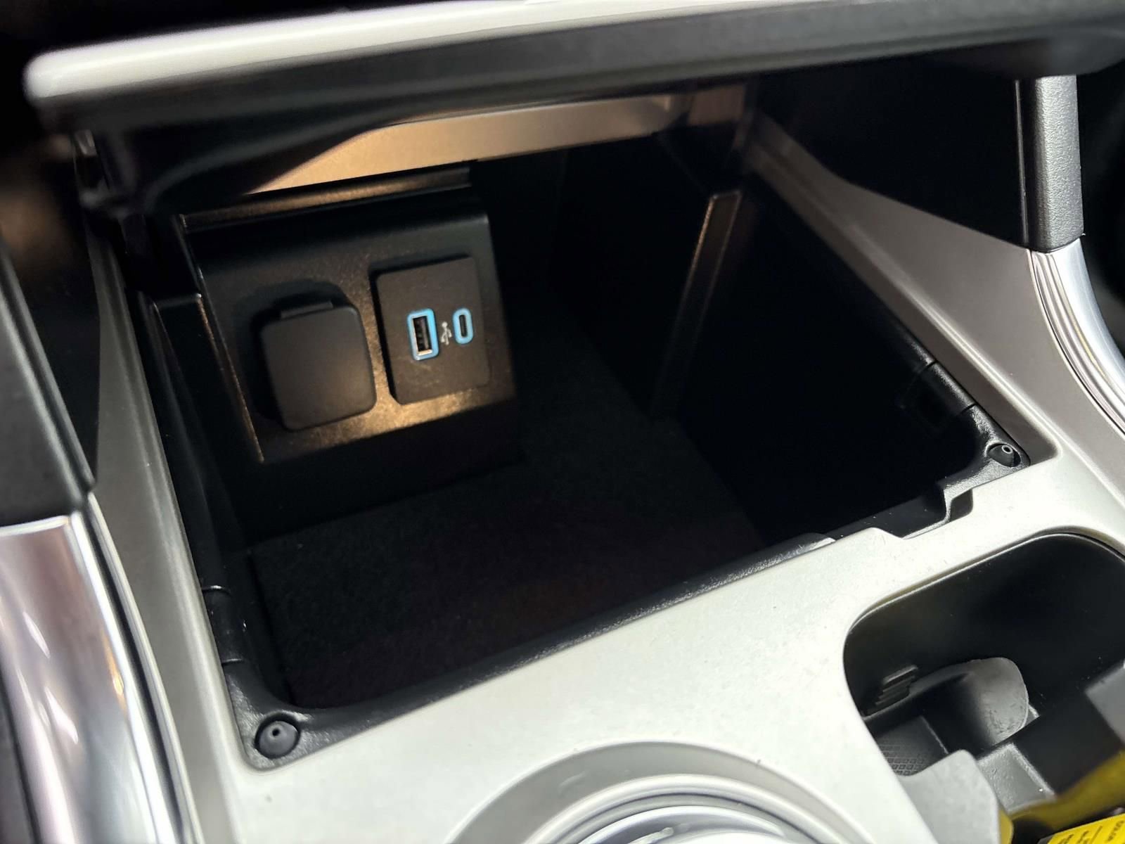 Certified 2022 Ford Explorer XLT w/ Equipment Group 202A image 24