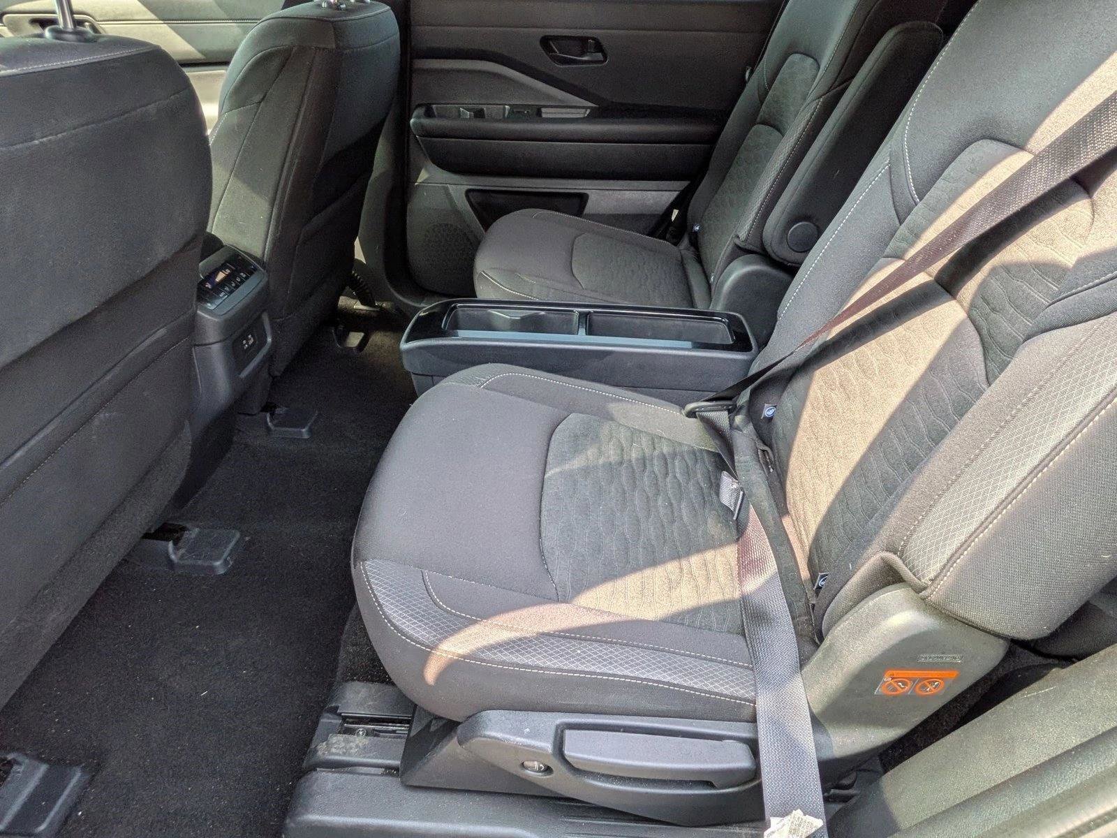 Used 2024 Nissan Pathfinder SV w/ SV Premium Package FWD image 17