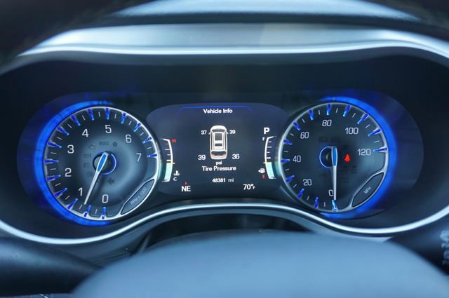 Used 2023 Chrysler Pacifica Touring-L w/ S Appearance Package image 15