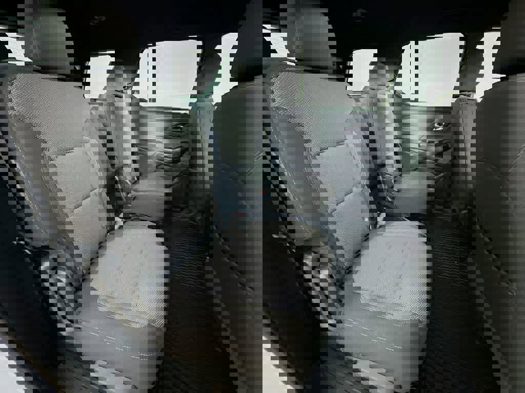 Used 2023 Chevrolet Traverse LT w/ Midnight/Sport Edition image 32