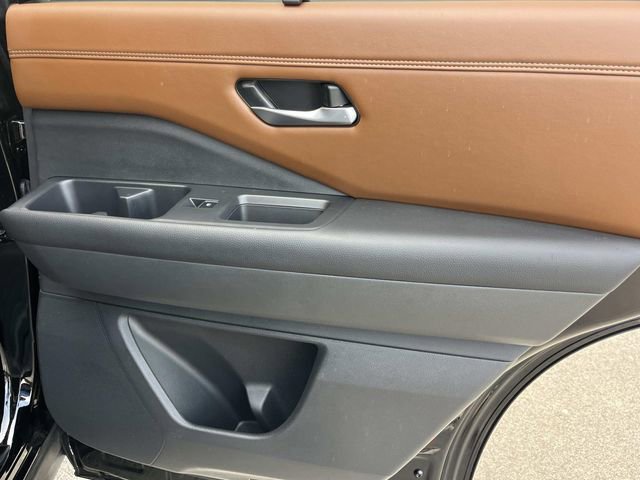 Used 2024 Nissan Pathfinder Platinum w/ Cargo Package image 23