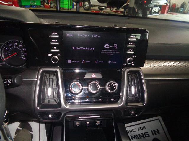 Used 2022 Kia Sorento LX image 12