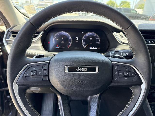 Used 2024 Jeep Grand Cherokee Laredo X RWD image 11