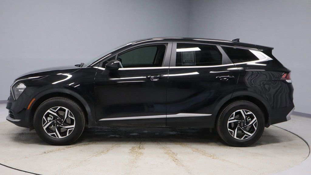 Used 2023 Kia Sportage LX image 2