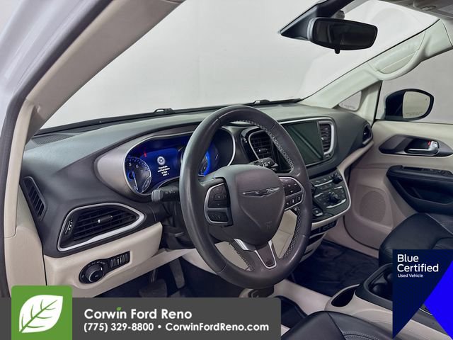 Used 2023 Chrysler Pacifica Touring-L FWD image 11