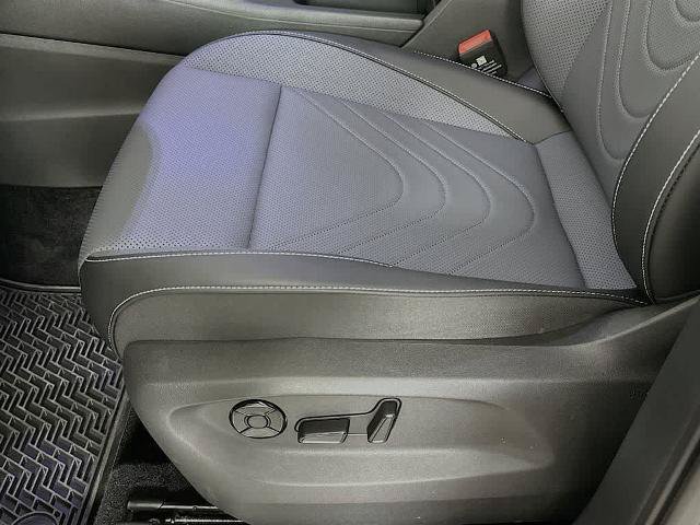 Used 2025 Volkswagen Tiguan SE w/ Panoramic Sunroof Package AWD/4WD image 28