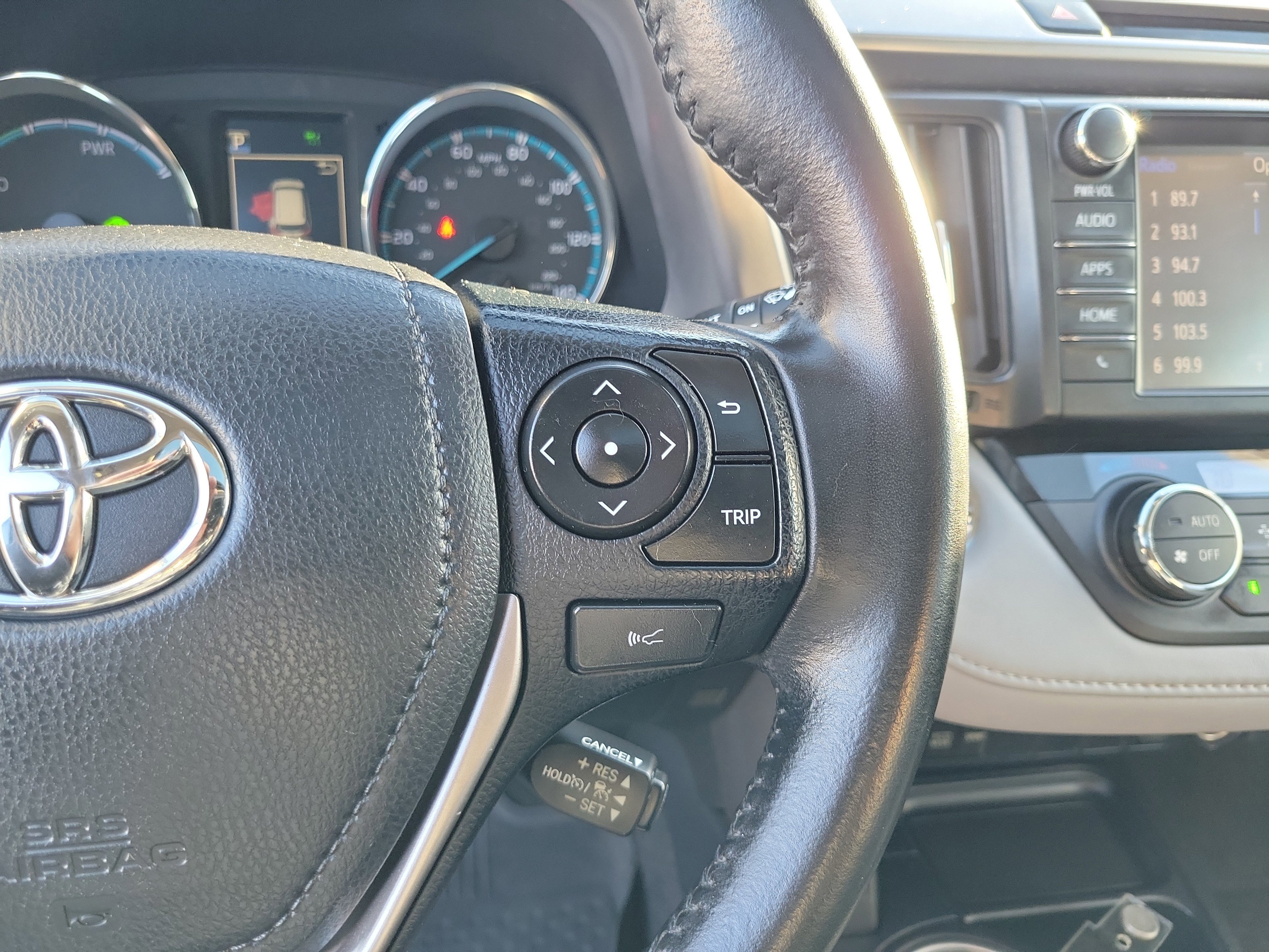 Used 2018 Toyota RAV4 XLE image 8