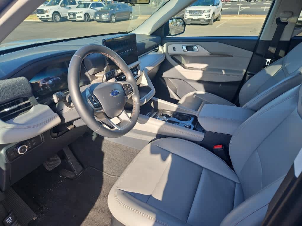 Certified 2025 Ford Explorer Active w/ Active Comfort Package AWD/4WD image 15