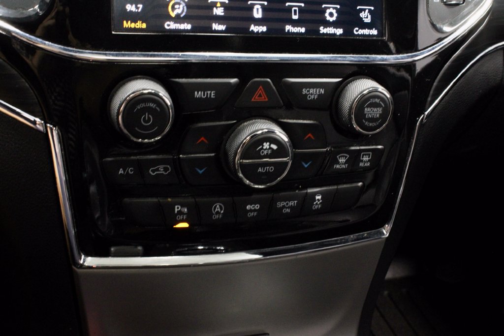 Used 2021 Jeep Grand Cherokee Limited AWD/4WD image 29