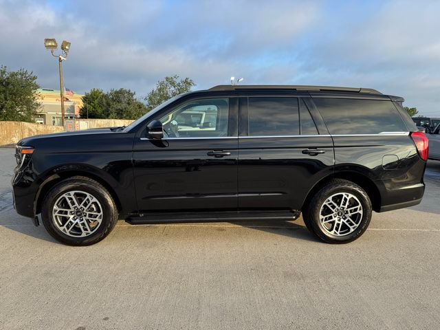 Certified 2025 Ford Expedition Active AWD/4WD image 8