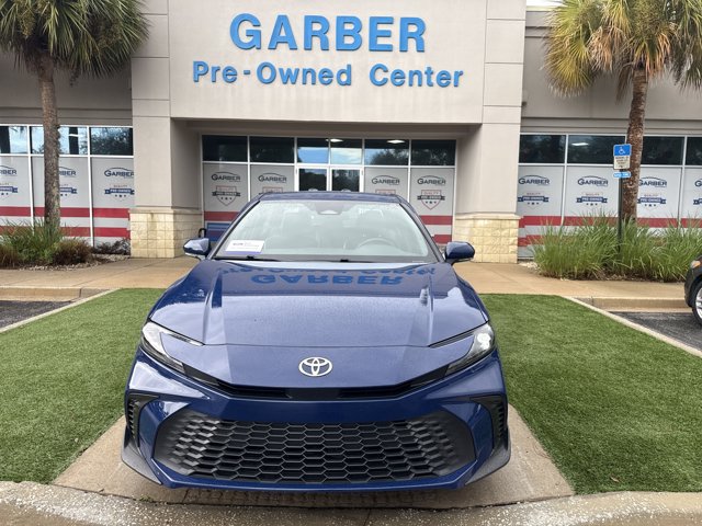 Used 2025 Toyota Camry SE FWD image 9