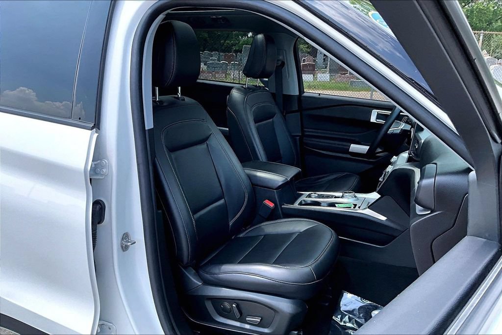 Certified 2023 Ford Explorer XLT w/ Equipment Group 202A AWD/4WD image 7
