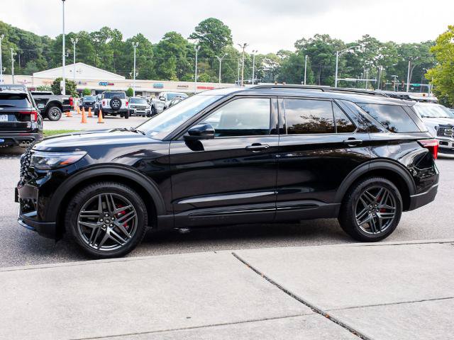 Certified 2025 Ford Explorer ST AWD/4WD image 3