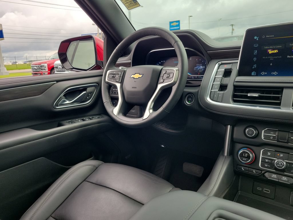 Used 2024 Chevrolet Suburban LT w/ Luxury Package AWD/4WD image 13